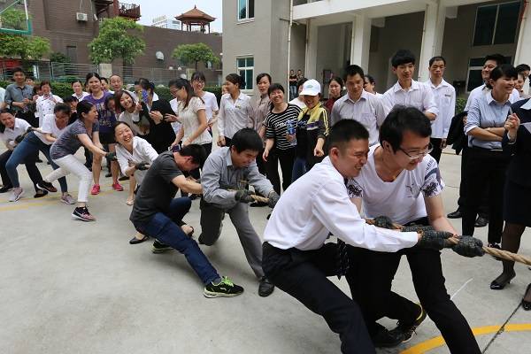 曠遠(yuǎn)錦江國(guó)際酒店舉辦員工趣味游戲競(jìng)賽活動(dòng)